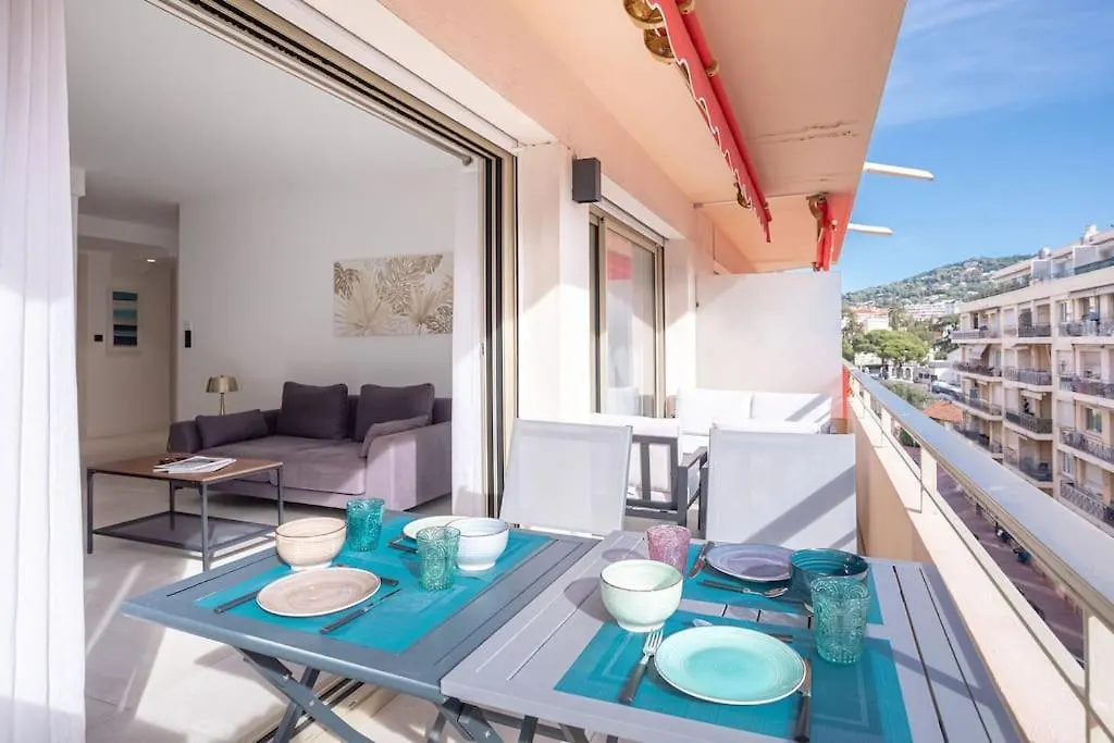 Amazing Apartment With Private Terrace & Full Air Conditioning - Walk To The Beach, La Croisette! - Latour Maubourg 18 By Halldis Cannes 0*,  Frankrijk