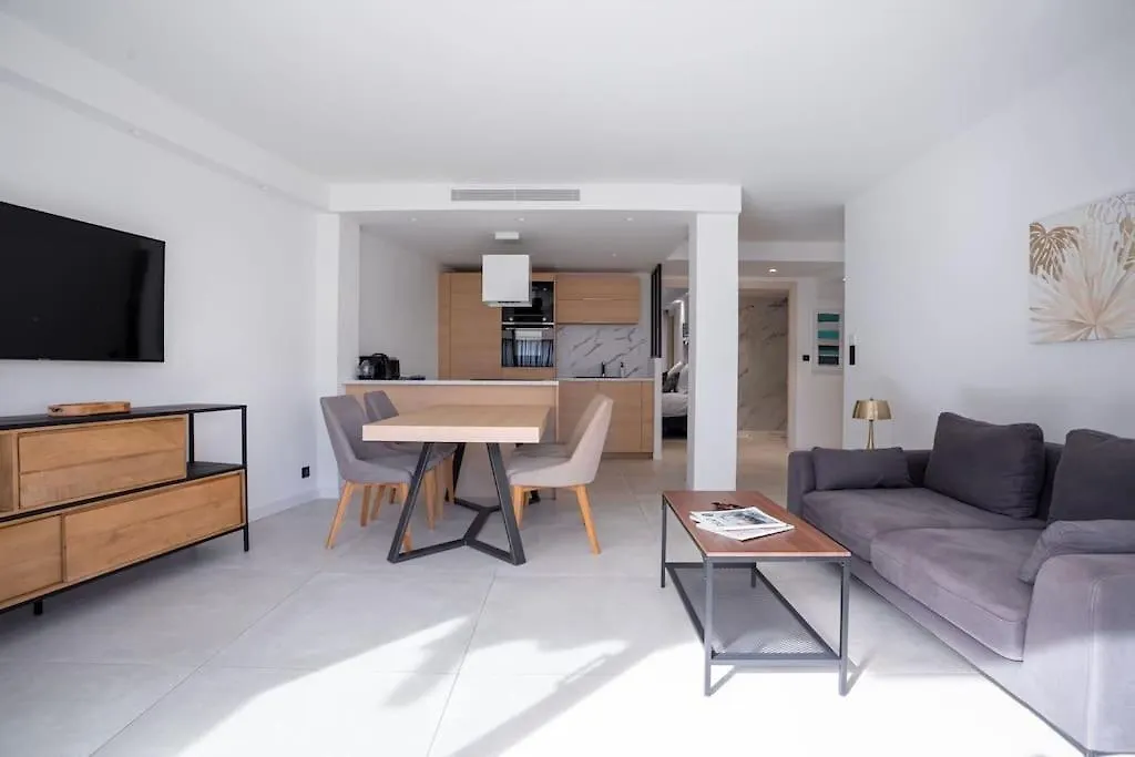 Amazing Apartment With Private Terrace & Full Air Conditioning - Walk To The Beach, La Croisette! - Latour Maubourg 18 By Halldis Cannes