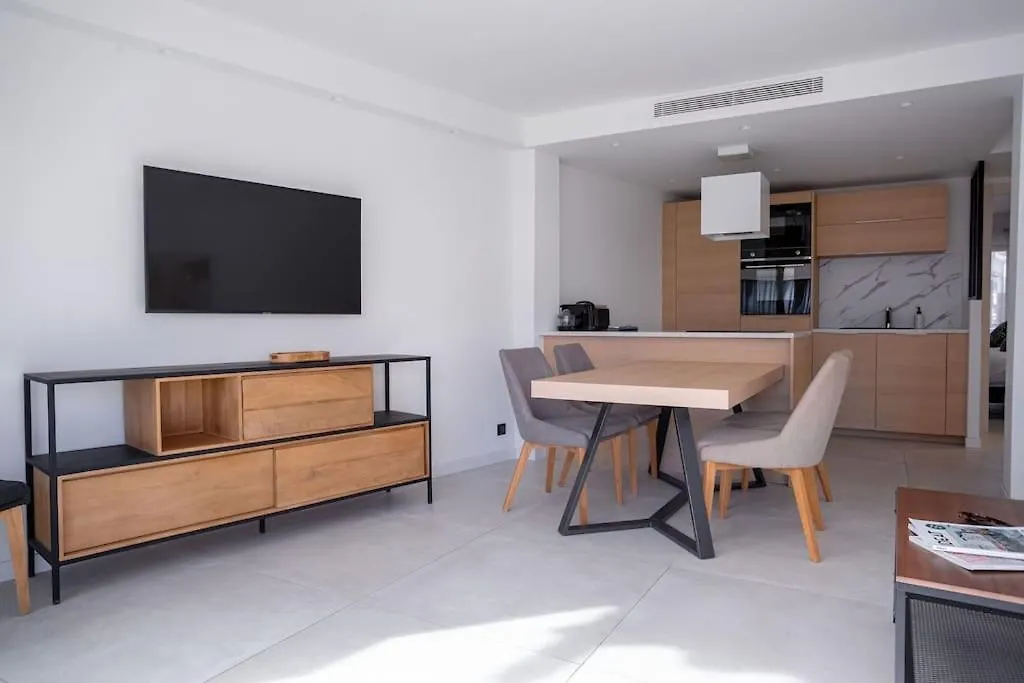 Amazing Apartment With Private Terrace & Full Air Conditioning - Walk To The Beach, La Croisette! - Latour Maubourg 18 By Halldis Cannes Francja