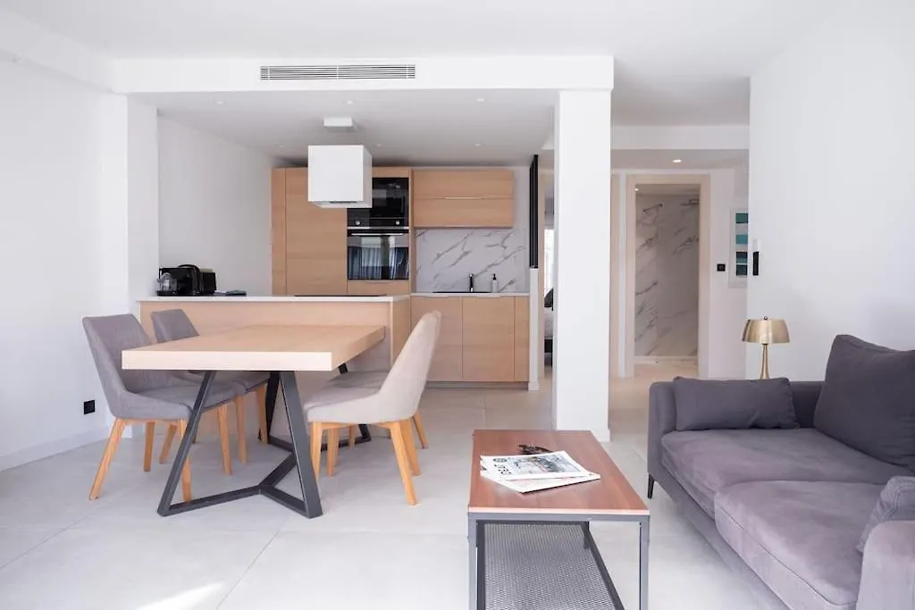 Amazing Apartment With Private Terrace & Full Air Conditioning - Walk To The Beach, La Croisette! - Latour Maubourg 18 By Halldis Cannes