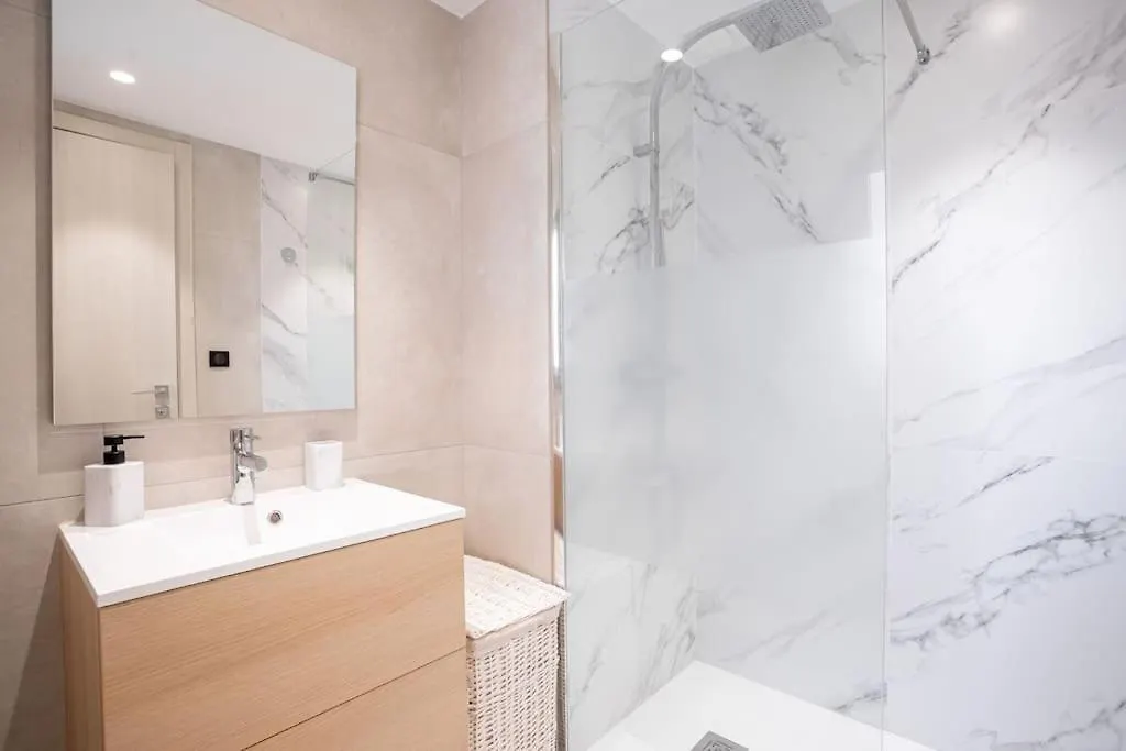 Amazing Apartment With Private Terrace & Full Air Conditioning - Walk To The Beach, La Croisette! - Latour Maubourg 18 By Halldis Cannes Francja